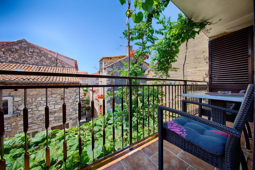 Apartments Villa Anka Komiža Esterno foto