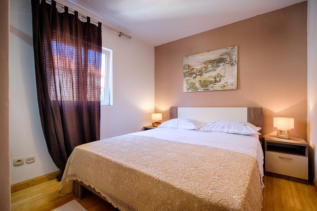 Apartments Villa Anka Komiža Esterno foto