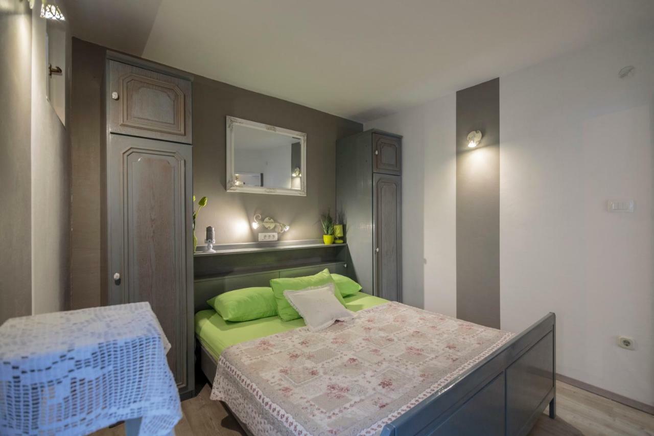 Apartments Villa Anka Komiža Esterno foto