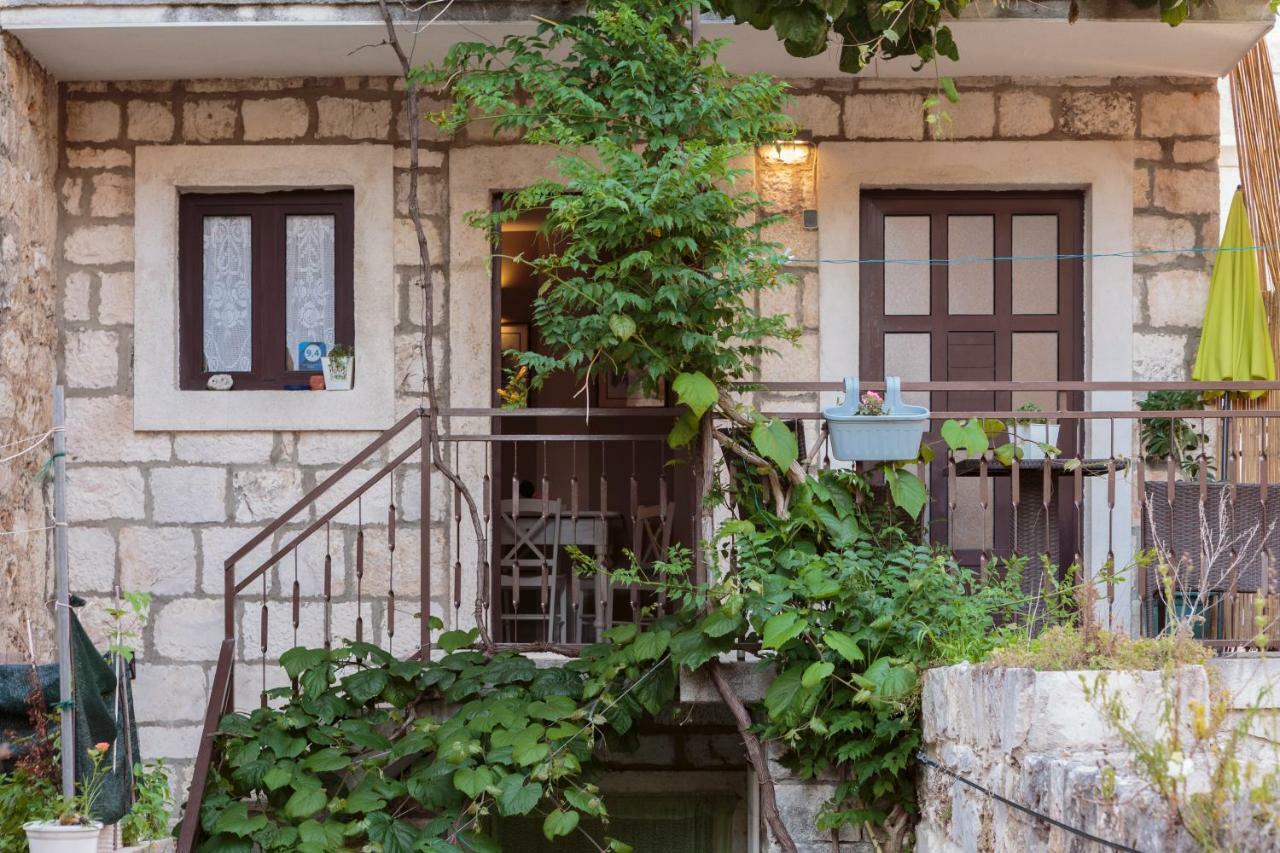 Apartments Villa Anka Komiža Esterno foto